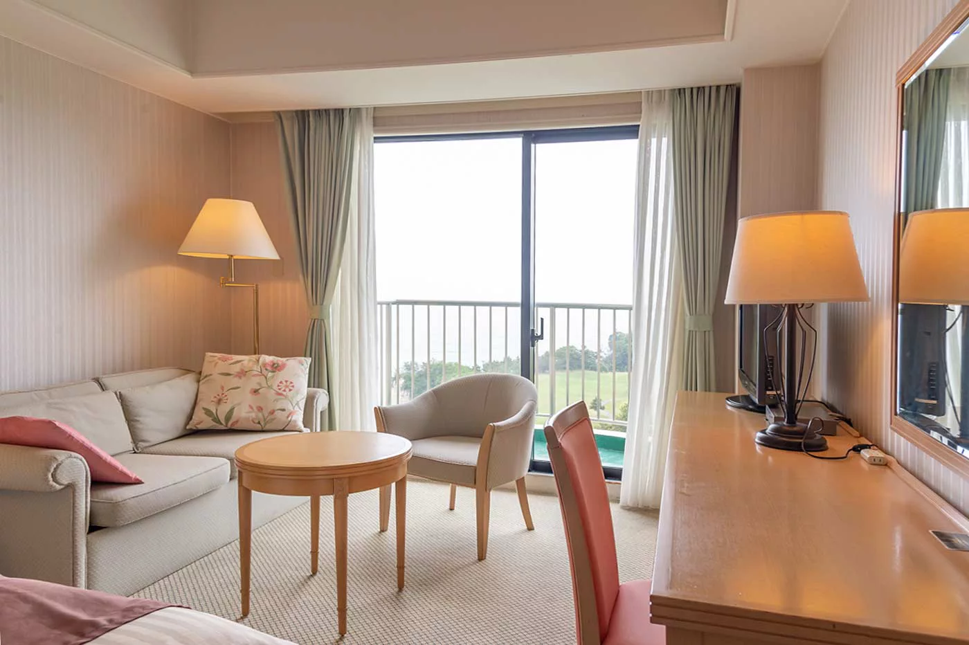 ペア宿泊　ゴルフ1ラウンド付き カジュアルゴルフドットコムby PALM SPRINGSにrough&swell［ラフアンド